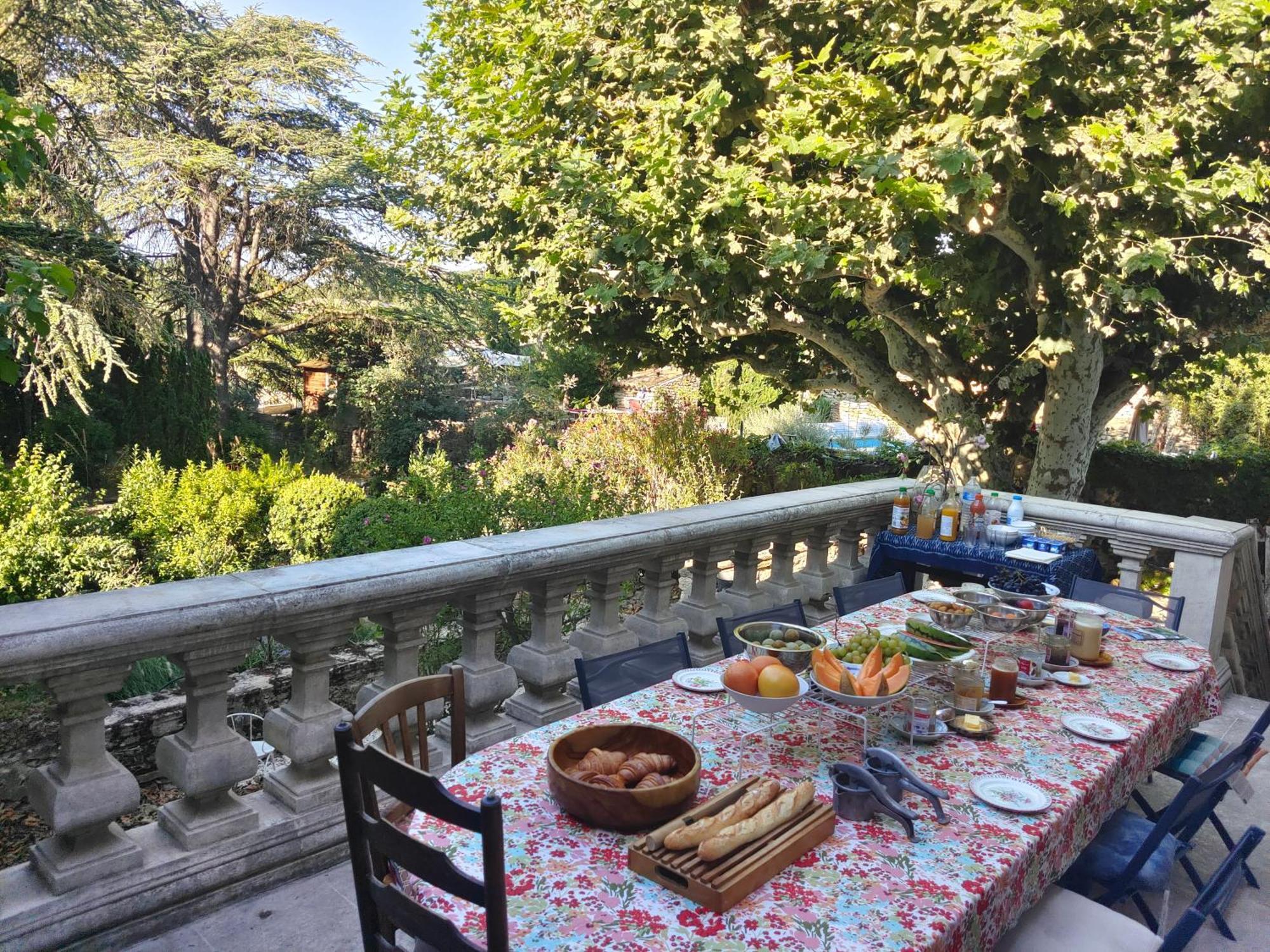 Rue Du Chateau A Cabrieres D'Avignon Bed & Breakfast Exterior foto